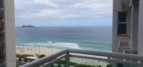 APTO VISTA MAR e PÉ NA AREIA DA BARRA DA TIJUCA